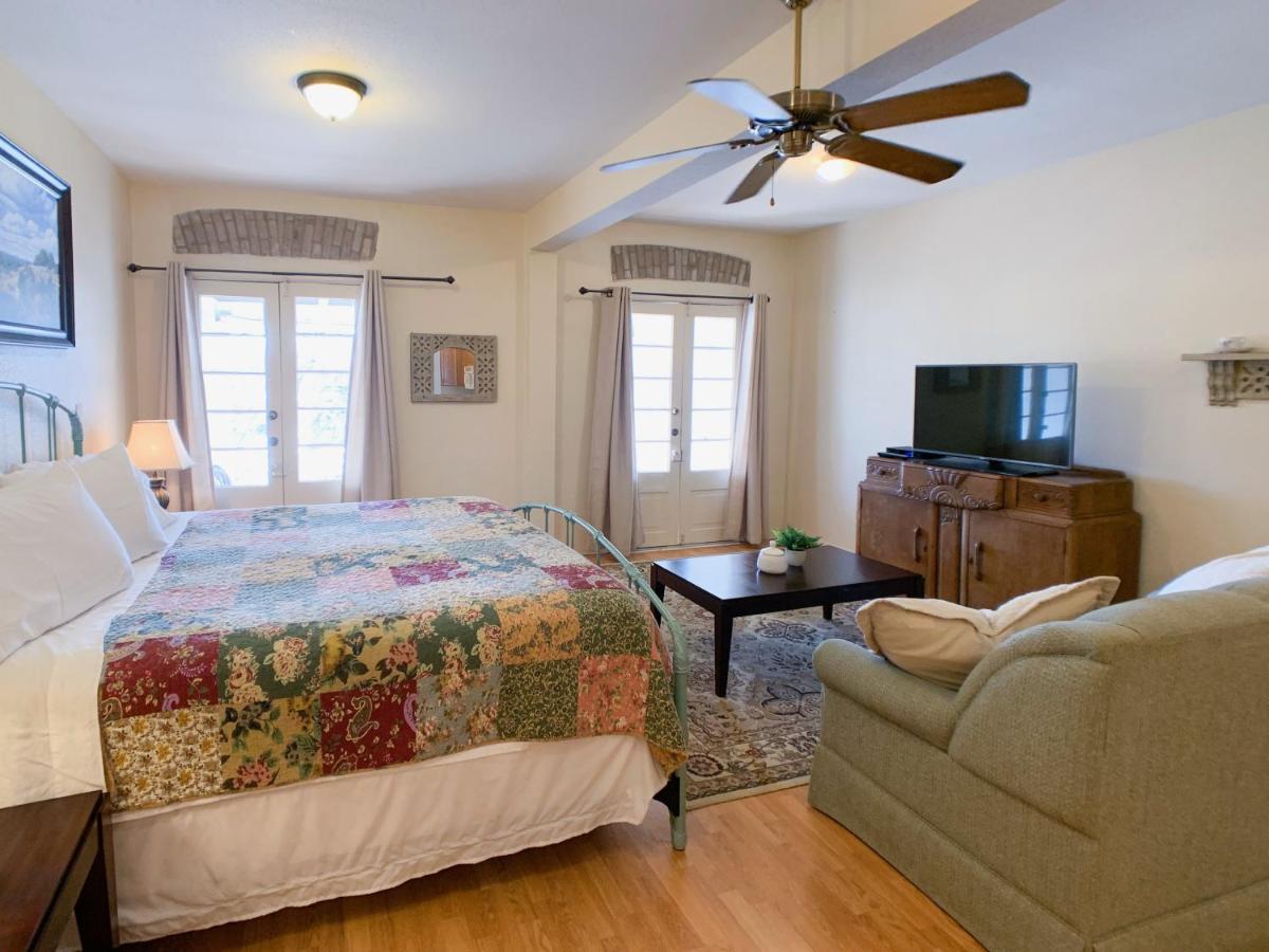 Schmitz Bed & Breakfast Нью Браунфелс Экстерьер фото