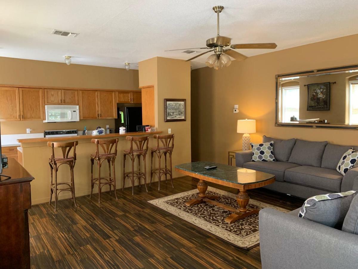 Schmitz Bed & Breakfast Нью Браунфелс Экстерьер фото